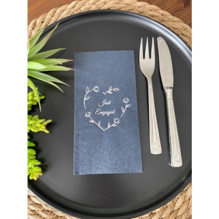 Gümüş Yaldızlı Siyah Kalp Çelenk Just Engaged Peçete 16 Adet