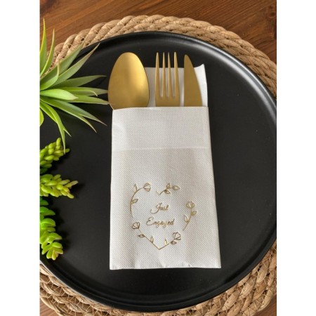 Gold Yaldızlı Beyaz Kalp Çelenk Just Engaged Cepli Peçete 12 Adet 40x40