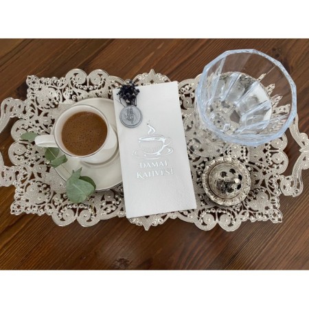 Gümüş Yaldızlı Beyaz Çiçekli Mühürlü Damat Kahvesi Garson Peçete 1 Adet