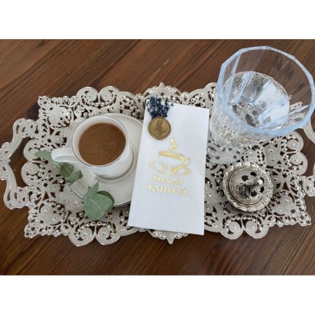 Gold Yaldızlı Beyaz Çiçekli Mühürlü Damat Kahvesi Garson Peçete 1 Adet