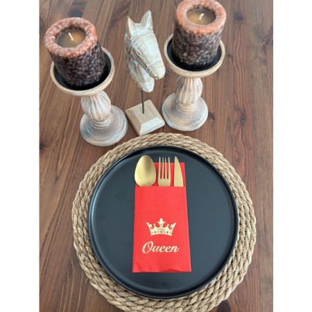 Gold Yaldızlı Kırmızı Queen Taç Detaylı Cepli Kanguru Peçete 12 Adet