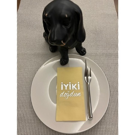 Gümüş Yaldızlı Sarı İyi Ki Doğdun Baskılı Garson Katlama Peçete 16 Adet