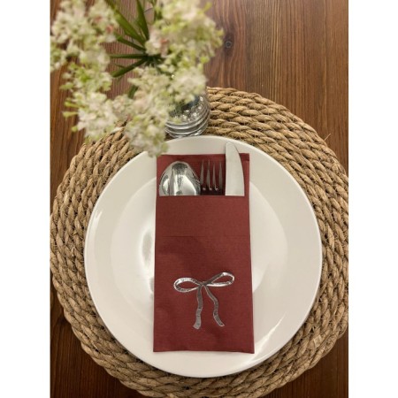 Gümüş Yaldızlı Vişne Renkli Kanguru Cepli Fiyonk Peçete 12 Adet