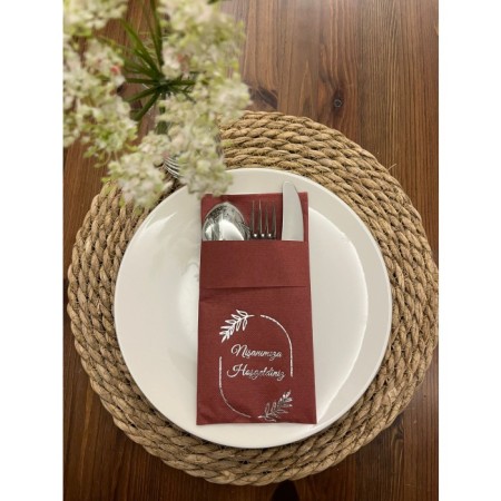 Gümüş Yaldızlı Vişne Renkli Çerçeveli Nişanımıza Hoşgeldiniz Kanguru Cepli Peçete 12 Adet