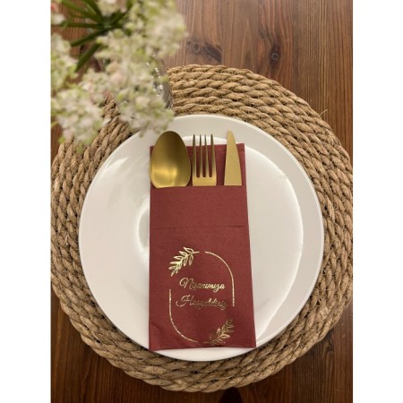 Gold Yaldızlı Vişne Renkli Çerçeveli Nişanımıza Hoşgeldiniz Kanguru Cepli Peçete 12 Adet